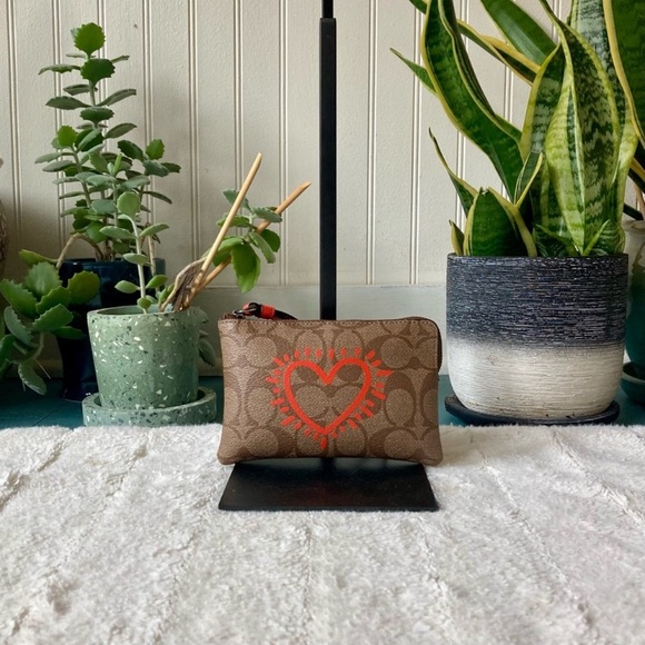 Coach X Keith Haring ✨HP✨ Heart Corner Zip Monogram Wristlet F12998 - Picture 1 of 13